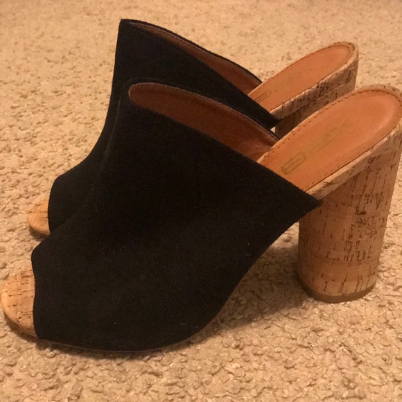 Heels - Picture 2 of 3